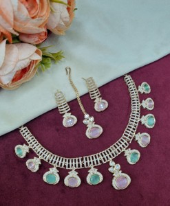Elegant Kundan Necklace With Matching Earrings And Mang Tika <b>Set</b> Oval Stone Gold Plated <b>Jewellery</b> <b>Set</b> For Party & Reception Wear - Product Image 2