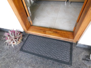 Tapis de porte extérieur antidérapant DIAMOND DESIGN GREEKY MAT 45x100cm pour entrée principale - Product Image 4