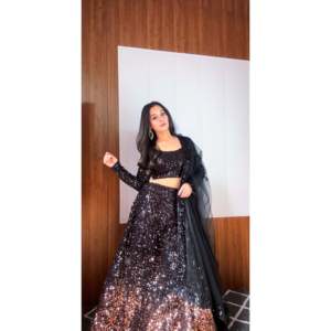 Hermoso Lehenga Choli con Bordado de Lentejuelas para Fiestas - Product Image 4