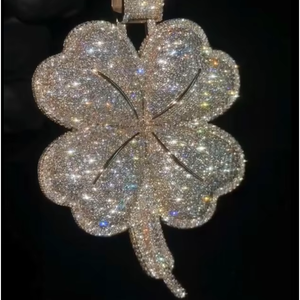 Colgante Unisex Personalizado de Trébol de Cuatro Hojas Estilo Hip Hop, Chapado en Oro de 18K sobre Plata de Ley 925, con Moissanita Certificada VVS GRA - Product Image 1