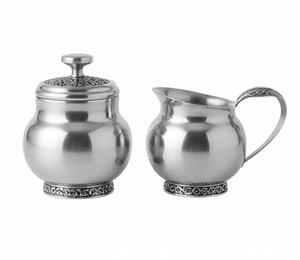 Ensemble de pots à sucre et à crème en métal rond classique de qualité supérieure avec finition brillante et base décorative - Product Image 1