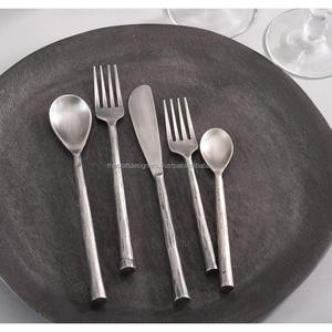 Ensemble de couverts en métal poli de qualité supérieure pour les restaurants de cuisine à domicile de table à manger élégante et les restaurants d'hôtel de luxe - Product Image 1