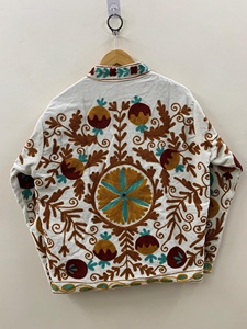 Veste ethnique en velours Suzani pour femmes, veste de festival faite à la main, broderie bohème, vêtement d'extérieur d'hiver, veste de festival traditionnelle faite à la main - Product Image 2
