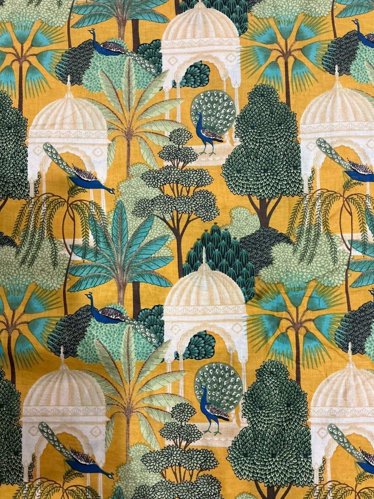 สีเหลือง