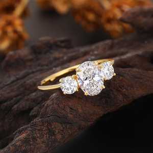 Anillo de Compromiso Ovalado de Moissanita Chapado en Oro, Anillo de Boda Nupcial con Corte de Pera, Joyería para Mujer - Product Image 3