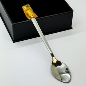 Couverts élégants finis argentés avec manches en pierre d'ambre naturelle, idéaux pour les repas en famille, l'usage domestique et les réceptions de luxe. - Product Image 6