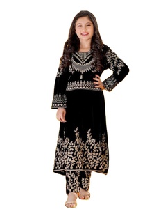 Vestimenta tradicional Fiesta de cumpleaños y ropa festiva Color negro Aspecto tradicional Salwar Traje con tallas grandes Listo para comprar - Product Image 1