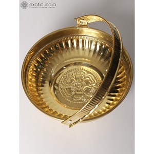 Panier de fleurs en laiton de 8 pouces fait à la main pour Temple Pooja et article de décoration intérieure fabriqué en Inde - Product Image 3