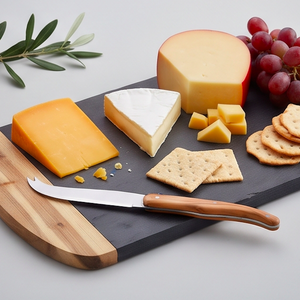 Cuchillo curvo para queso con hoja de acero inoxidable y mango de madera, herramienta para servir queso para uso en cocina y mesa. - Product Image 4