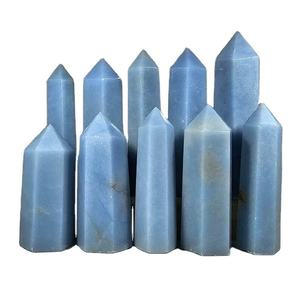 Tour de cristal d'angélite naturel bleu, poli à la main, avec gravure et pointe, pour la méditation, le Reiki et les chakras, du Rajasthan - Product Image 1