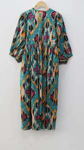 Vestido de Gasa de Algodón con Estampado Ikat - Vestido Midi con Cuello Profundo - Product Image 6