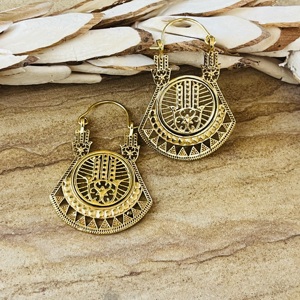 Boucles d'oreilles créoles tendance motif main de Hamza, bijoux tribaux en laiton pour femme, plaqué or 18 carats, style bohème géométrique, pour la vente en gros/OEM/ODM - Product Image 4
