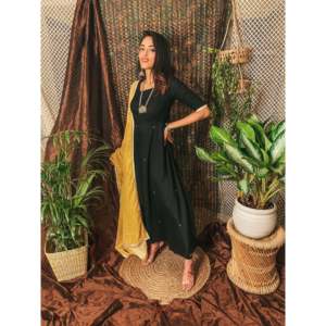 Ensemble de costume en satin respirant noir charbon pour femme, taille XS - Product Image 1