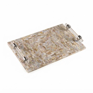 Plateau de service carré en rotin artisanal avec incrustation de nacre de luxe, panier de rangement en mosaïque de osier écologique - Product Image 2