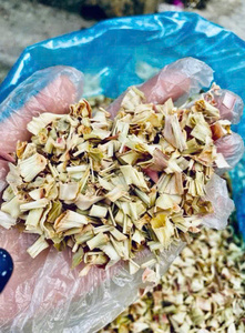 Halal <b>Dried</b> Lemongrass Root Shredded <b>Dried</b> Lemongrass Root Pulp Flakes Seasoning Curry Tea Vietnam Shredded Lemon <b>Grass</b> Base - Product Image 3