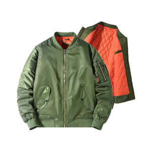 Blouson universitaire unisexe noir en laine avec boutons blancs et bordure rayée, coupe classique, coupe-vent, tenue d'hiver formelle - Product Image 6
