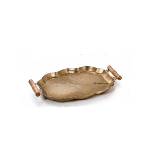 Plateau de service rectangulaire Coconut Home avec poignées en bois, finition laquée noire, usage résidentiel - Product Image 4