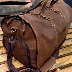 กระเป๋าเดินทางหนังวัวแท้สไตล์เรโทร ขนาด 36-55 ลิตร น้ำหนักเบา พกพาสะดวก สำหรับเดินทางท่องเที่ยวหรือธุรกิจ รุ่น LDB-0305 เหมาะสำหรับทั้งชายและหญิง - Product Image 5