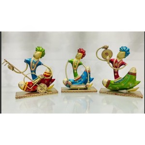 Ensemble de figurines en métal Art Déco représentant des musiciens folkloriques traditionnels du Rajasthan (lot de 3) pour les célébrations de Diwali et de mariage - Product Image 1