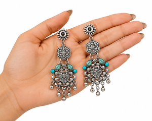 Boucles d'oreilles pendantes en laiton oxydé, finition argent antique, forme poire, pour femmes, vente en gros |   Bijoux de mariage ethniques indiens faits à la main, style bohème - Product Image 4