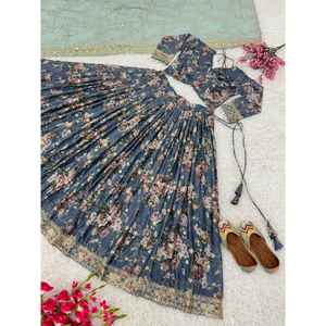 DISEÑADOR CHINON IMPRESIÓN DIGITAL DE SEDA CON BORDADO SECUENCIA TRABAJO LEHENGA CHOLI CON DUPATTA GRIS ROPA lehenga choli - Product Image 4
