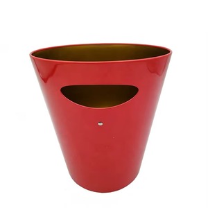 Cubo de hielo metálico con revestimiento de color rojo, ideal para fiestas, eventos y reuniones. - Product Image 2