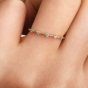 Brazalete Minimalista de Circonia Cúbica con Baño de Oro de 18K y Certificación IGI para Mujer, Brazalete Abierto de Lujo para Boda con Detalles Tallados - Product Image 1