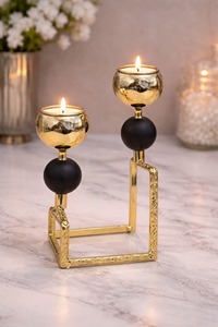 Elegante candelabro de metal dorado y vidrio, centro de mesa decorativo de primera calidad, perfecto para decoración del hogar y celebraciones, procedente de la India. - Product Image 5