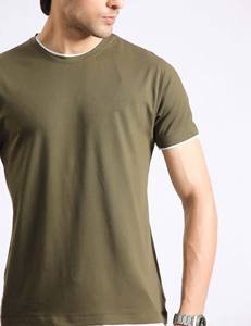 Camiseta Personalizada para Hombre con Logotipo, al Mejor Precio, Color Verde Oliva con Ribete en Contraste, Estilo Urbano - Product Image 3
