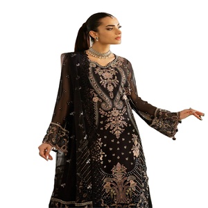 Tenues de soirée de créateur formelles pour femmes Costumes de luxe Costumes de marque pakistanaise originaux par Ramsha Volume Dastak - Product Image 1