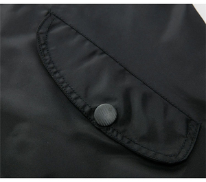 Chaqueta Bomber Negra para Hombre con Parche Rojo, Cierre de Cremallera, Cuello Alto, Formal, Resistente al Viento, 100% Nailon, Secado Rápido, Transpirable, Ecológica, para Invierno - Product Image 4