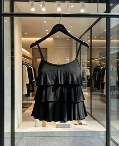 Haut de pyjama d'été plissé à volants sans manches noir pour femme, col rond, coupe régulière, idéal pour la maternité - Product Image 1