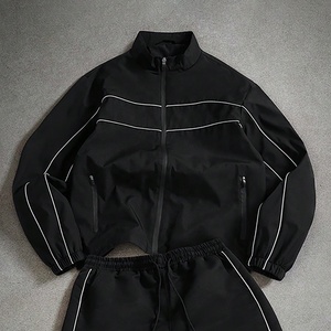 Ensemble de survêtement unisexe en nylon respirant et léger, grande taille, écologique, avec logo personnalisé, style streetwear oversize, idéal pour l'hiver - Product Image 4