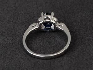 แหวนหมั้นไพลินสีน้ำเงิน แหวนเงินแท้ประดับพลอยสีน้ำเงินทรงวงรี สำหรับคนเกิดเดือนกันยายน - Product Image 2