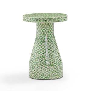 Nouvelle table d'appoint ronde en mosaïque de coquillages Capiz vertes avec socle en nacre pour la décoration des hôtels, des complexes hôteliers et des salons - Product Image 1