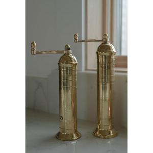 Molinillo de Pimienta de Lujo Europeo, Utensilios y Accesorios de Cocina, Salero y Pimentero 100% Latón, Apto para Lavavajillas y Ecológico - Product Image 1