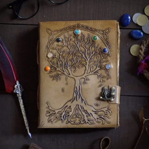 Grimoire en cuir artisanal avec sept pierres des chakras et motif Arbre de Vie, bord festonné, journal cadeau pour Wicca et sorcières - Product Image 4