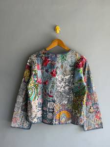 Chaqueta acolchada floral de algodón estilo patchwork con botones frontales y bolsillos para mujer, regalo para ella. - Product Image 6