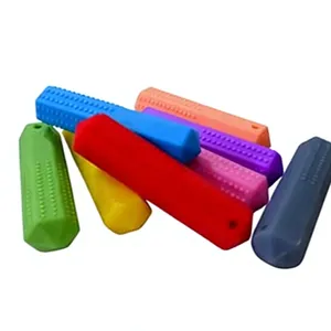 Jouet de dentition sensoriel en silicone coloré en forme d'hexagone, 15 cm, portable, sûr pour les aliments, idéal pour les centres de réadaptation - Product Image 1