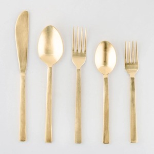 Accessoires de table de luxe, ensemble de couverts en métal, cuillère et fourchette, conçus pour une présentation élégante - Product Image 6