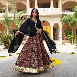 Ensemble Lehenga Aarya taille XS avec haut à manches trois-quarts, couleur noire - Product Image 5