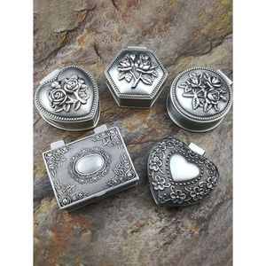 Boîte à Sindoor en laiton et cuivre finition antique, Dibbi, rangement décoratif pour les rituels - Product Image 1