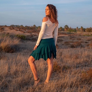 Haut à manches longues avec épaules découpées, style bohème elfe, design fluide et léger, parfait pour les festivals ou le quotidien - Product Image 3