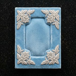 Badges brodés sur mesure en fil d'argent, faits à la main, avec pochette en velours violet pour insignes maçonniques, et patchs à bordure vierge pour la création de badges - Product Image 6