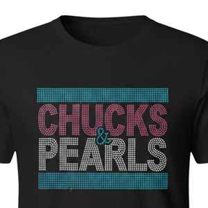 T-shirt personnalisé en coton à manches courtes pour femme avec strass Chucks and Pearls, motif graphique brillant, style décontracté et tendance - Product Image 4