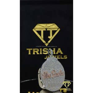 Colgante Redondo Personalizado de Alta Calidad con Diamantes Cultivados en Laboratorio VVS en Plata de Ley 925 por Trisha Jewels - Product Image 2