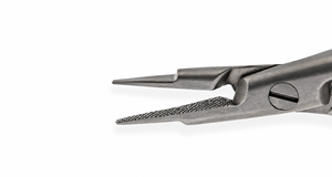Portaagujas Delicado de Grado Industrial Barraquer, 18 cm, Recto, TC, Mordazas Cruzadas Dentadas, Mango con Bloqueo, Plateado, Uso Quirúrgico, Acero Inoxidable - Product Image 3