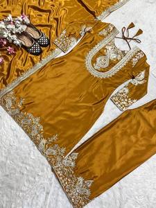 Robe traditionnelle indienne et pakistanaise pour femmes, en soie moutarde brodée, longueur cheville, avec bordure blanche, coupe classique - Product Image 6