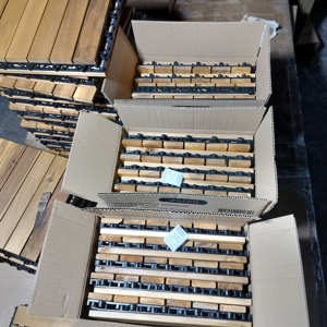 กระเบื้องพื้นไม้ผสมอะคาเซียแบบล็อคสองชั้น ขนาด 300 x 300 มม. ลายสีทอง กันน้ำ สำหรับสระว่ายน้ำ ภายในและภายนอกอาคาร ลานบ้าน - Product Image 6