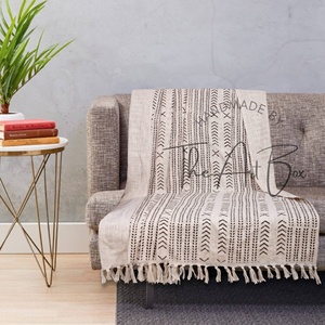 Manta estampada bohemia de algodón hecha a mano para el hogar, manta suave decorativa con borlas, transpirable para decoración para sala de estar - Product Image 1